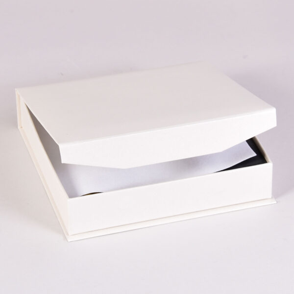 Bliss 2 print box in white